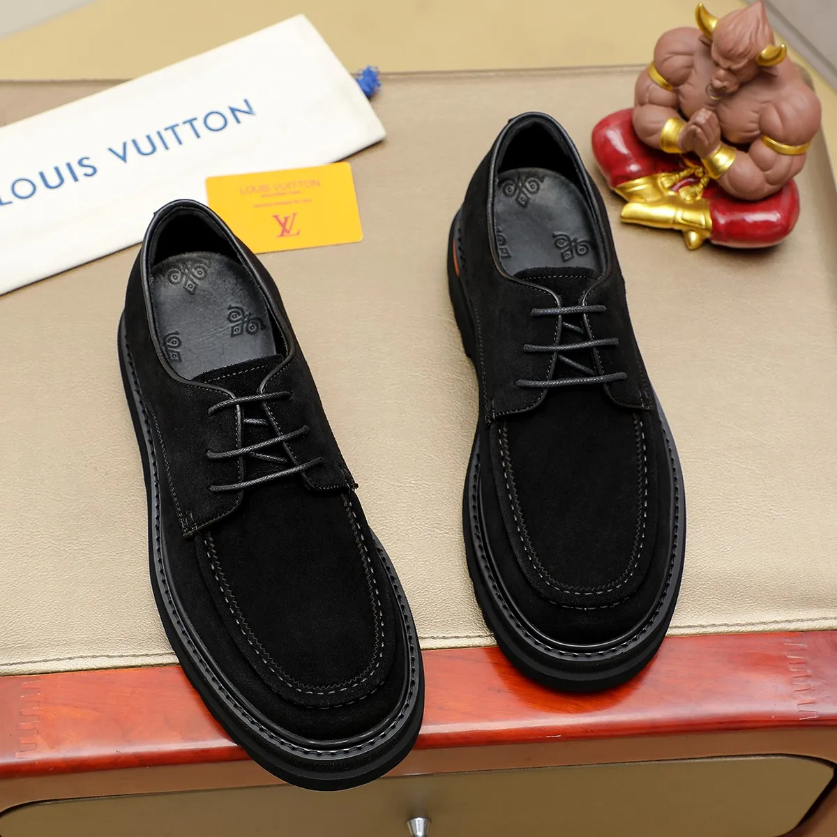 Men's shoes 💰660 💰 Louis Vuitton LV ® Autumn and Winter 🆕 models 🔛Full shoe counter First layer cowhide, 🐂Leather lined casual shoes for men, super soft outsole, essential for driving. Counter synchronization Original first layer cowhide Completely 1:1 mold customization 🌹Top version, 2 colors available! Number: 38-45 (37.46. Customized)